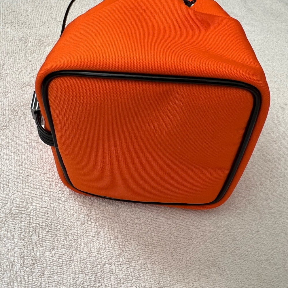 ❌❌SOLD❌❌Authentic Unused Preloved Gucci Drawstring Purse with BoX included - Picture 13 of 15